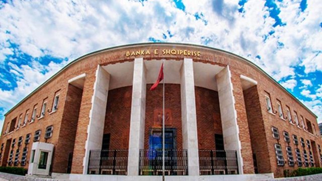 Kredit&euml; me probleme ulen prej &lsquo;pastrimit t&euml; regjistrave&rsquo;,