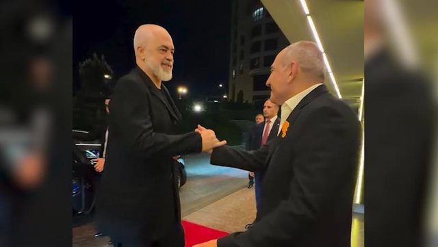 I ftuar n&euml; Samitin e Komunitetit Politik Europian, dalin pamjet e