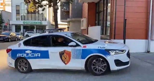 Degradon konflikti familjar n&euml; C&euml;rrik, v&euml;llai merr ekskavatorin