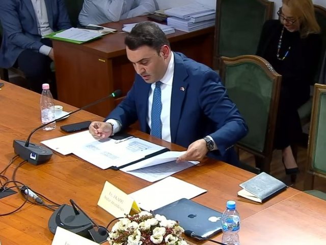&ldquo;Po ata idiot&euml;t shqiptar&euml; atje &ccedil;far&euml;