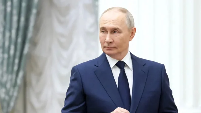 Putin shpall arm&euml;pushim 2-ditor, paralajm&euml;ron Ukrain&euml;n: N&euml;se