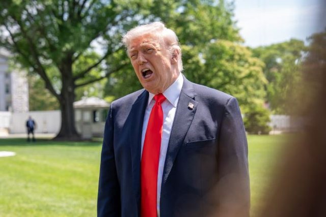 &ldquo;Rrezikon shum&euml; katolik&euml;&rdquo;, Trump rindez