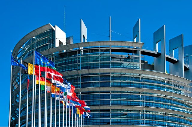 Publikohet raporti, eurodeputet&euml;t vler&euml;sojn&euml; progresin e
