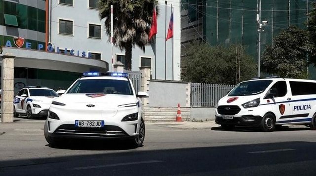 Dhun&euml;, zjarr dhe konflikt pron&euml;sie n&euml; Kavaj&euml;, reagon Policia