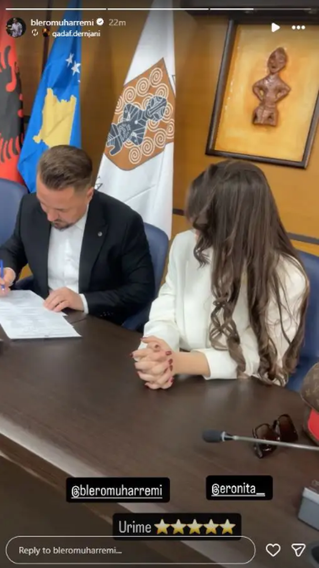 Pas dasm&euml;s, kuror&euml;zojn&euml; zyrtarisht dashurin&euml;/ Blero publikon