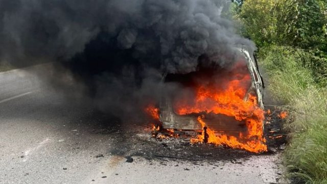 E R&Euml;ND&Euml;/ Shkrumbohet automjeti n&euml; aksin Berat-Elbasan, brenda