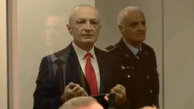 &ldquo;Nuk pranon asgj&euml; nga un&euml;! Dashuria mbaroi&rdquo;/ Monika
