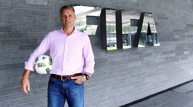 Van Basten: Pronar&euml;t e huaj shkat&euml;rruan futbollin italian, shembull