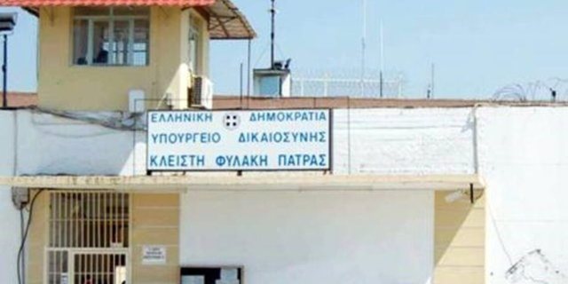 Kaos n&euml; burgjet greke, 5 t&euml; d&euml;nuar humbin jet&euml;n brenda