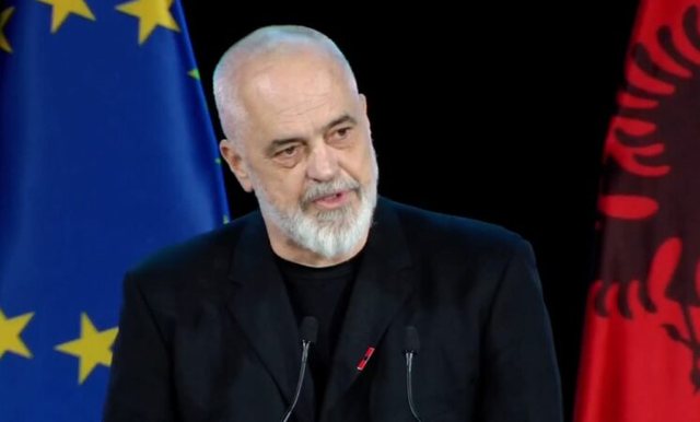 Rama dor&euml;zon &ldquo;Doctor Honoris Causa&rdquo; p&euml;r Ricardo Hausmann: