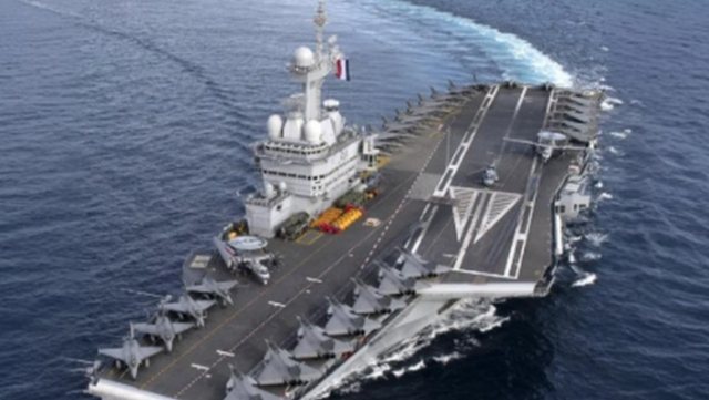 Mision n&euml; Ngushtic&euml;n e Hormuzit, aeroplanmbajt&euml;sja franceze