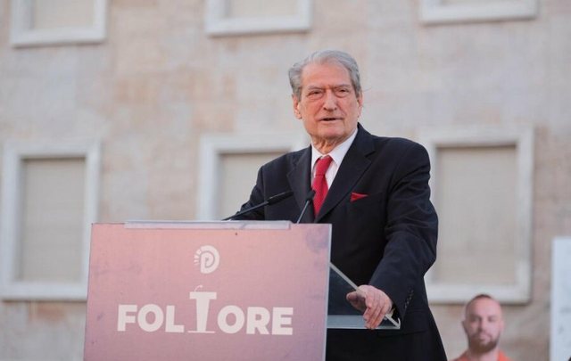 &ldquo;Politika e Ram&euml;s po largon gjysm&euml;n e kombit&rdquo;, Berisha