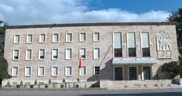 Ndryshime n&euml; qeveri, em&euml;rim i ri n&euml; Bujq&euml;si, largohet