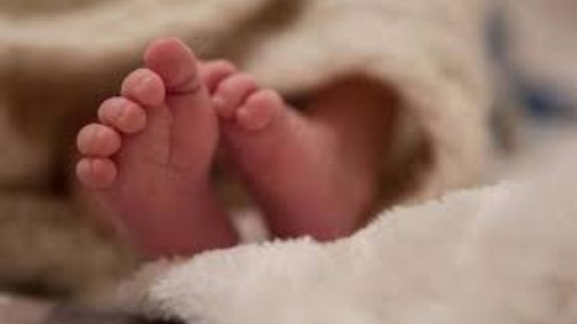 Detaje TRONDIT&Euml;SE nga ngjarja n&euml; Ferizaj: Pasi e lindi n&euml; tualet,