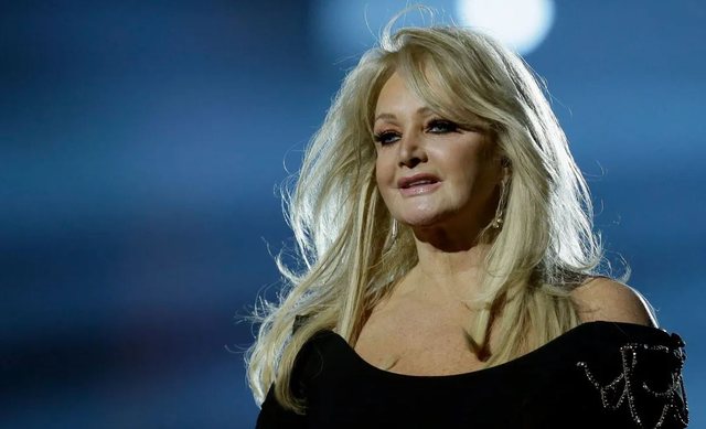 Bonnie Tyler n&euml; gjendje t&euml; r&euml;nd&euml;, k&euml;ng&euml;tarja futet