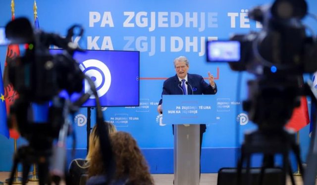 Opozita k&euml;rkon largimin e Ram&euml;s, Berisha thirrje qytetar&euml;ve: