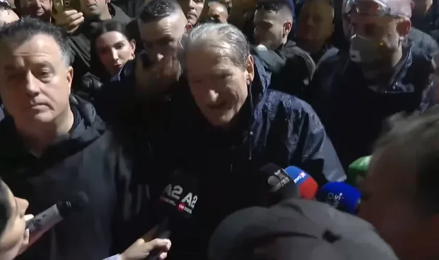 Tensionet n&euml; protest&euml;, Berisha: Policia kreu krim t&euml;