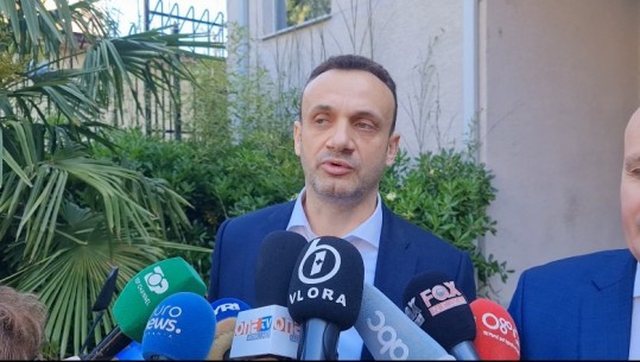 N&euml; burg prej 2 vjet&euml;sh, lirohet ish-kryeprokurori i Vlor&euml;s Aurel