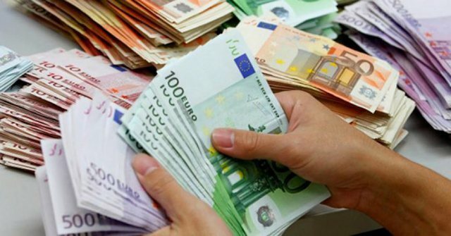 K&euml;mbimi valutor/ &Ccedil;far&euml; po ndodh sot me monedhat e huaja? Me sa