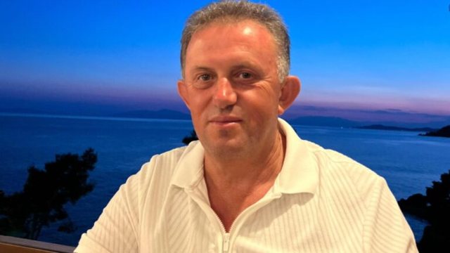 I pren&euml; veshin dhe i thyen k&euml;mb&euml;t, policia reagon p&euml;r