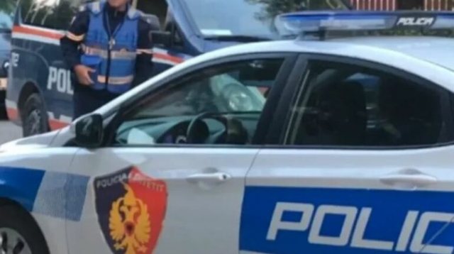 I maskuar me kapu&ccedil;/ Kanosi me thik&euml; menaxherin e supermarketit