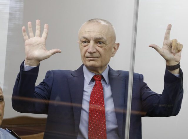 Ilir Meta sqaron simbolin me 7 gishta, ankohet për sallën e re të