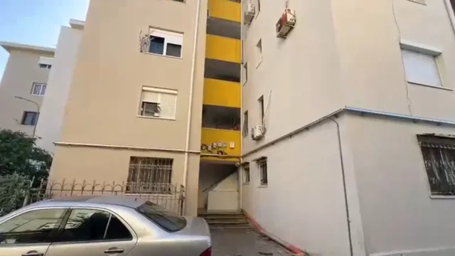 E r&euml;nd&euml; n&euml; Shkod&euml;r, i riu hidhet nga pallati, humb