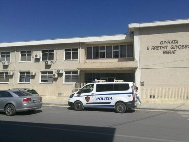 Shp&euml;rndanin kokain&euml; n&euml; lokal nate, d&euml;nohen pronari dhe tre