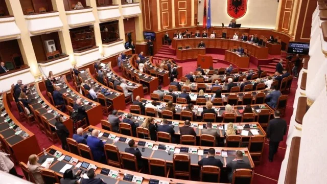 Prapaskenat e rezolut&euml;s p&euml;r BE/ Si u arrit pakti mes PS dhe PD pas