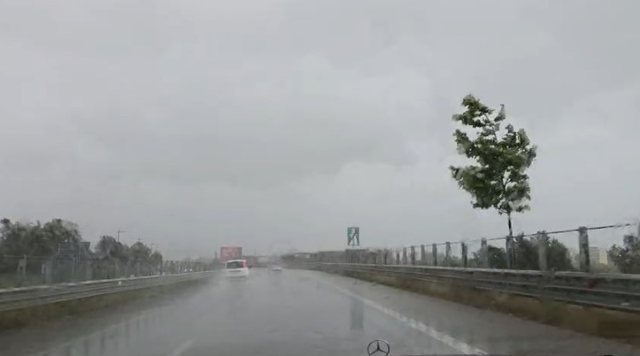 Mot i keq p&euml;rfshin autostrad&euml;n Fier-Vlor&euml;, autoritetet u