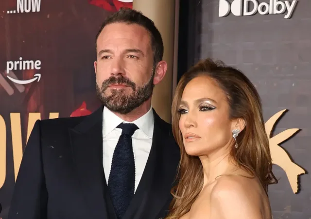 Gjesti i papritur: Ben Affleck i dhuron Jennifer Lopez pron&euml;n e