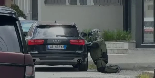Alarm n&euml; Kor&ccedil;&euml;/ Rrethohet lagjja 18, policia kontrollon