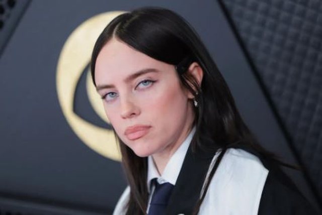 &ldquo;Askush nuk e kupton &ccedil;far&euml; po kaloj&rdquo;/ Billie Eilish