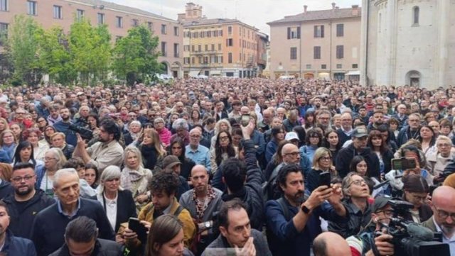 Itali/ Incidenti me 8 të plagosur, qindra qytetarë protestojnë