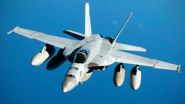 Alarm në bazën amerikane, përplasen dy avionë gjatë