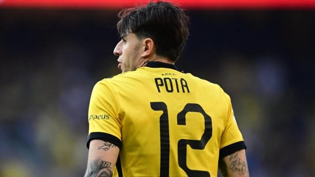 Mesazhi po trondit rrjetin! Futbollisti shqiptar shp&euml;rthen n&euml; lot pas