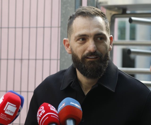 &ldquo;Jam i lodhur, mund t&euml; jem pyetur edhe si person n&euml;