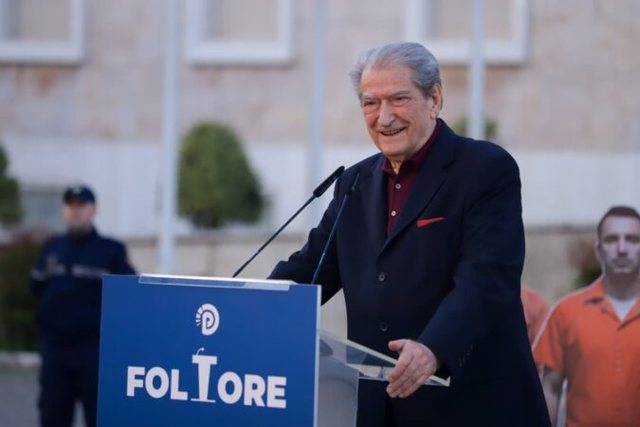 &ldquo;Asgj&euml; n&euml; bot&euml; nuk na ndal&rdquo;/ Berisha tregon kur do