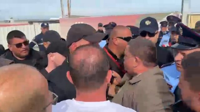 Përplasja mes dy firmave që operojnë në Aeroportin e