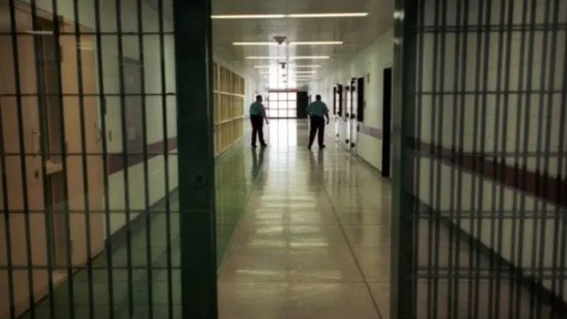 "Pesë burgje shqiptare duhet të mbyllen urgjentisht",