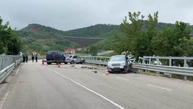 Aksident në rrugën Korçë-Pogradec, tre makina