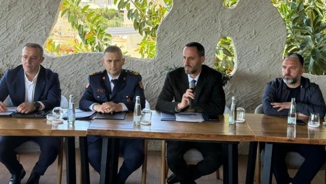 Skandali q&euml; 'shkriu' gjith&euml; Komisariatin e Policis&euml;/