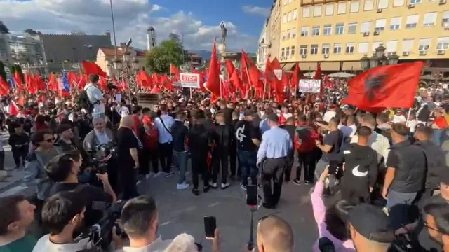 Protesta e student&euml;ve shqiptar&euml; n&euml; Shkup p&euml;r shqipen/