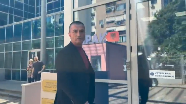 Deputeti socialist Tërmet Peçi paraqitet në SPAK