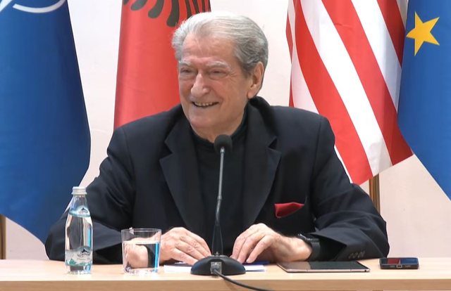 "Dy sharlatan&euml; firmos&euml;n p&euml;r &ldquo;Diell&euml;n&rdquo;,
