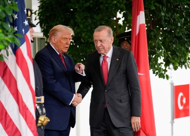 Trump telefonon Erdogan, diskutime p&euml;r arm&euml;pushimin n&euml; Lindjen e