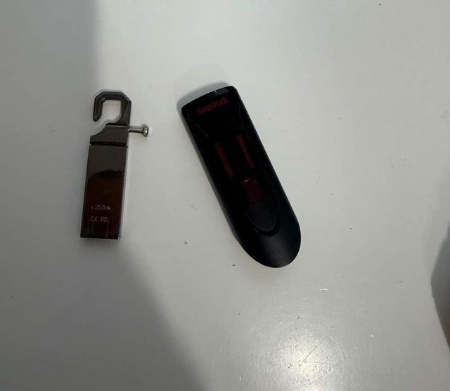 “I burgosuri me ‘Iphone’ poshtë jastëkut!”/