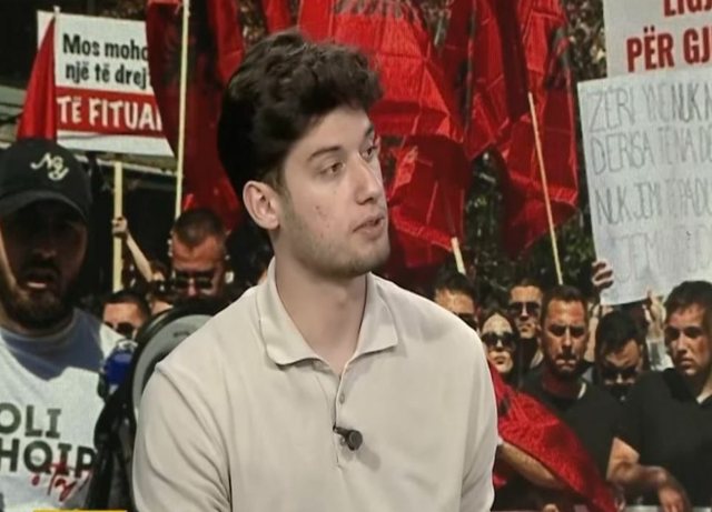 &ldquo;S&rsquo;lejojm&euml; njeri t&euml; na prek&euml; flamurin dhe