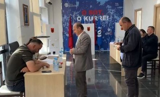 REFERENDUMI N&Euml; PD/ Mbyllet votimi n&euml; Lushnje dhe Divjak&euml;, shtyhet