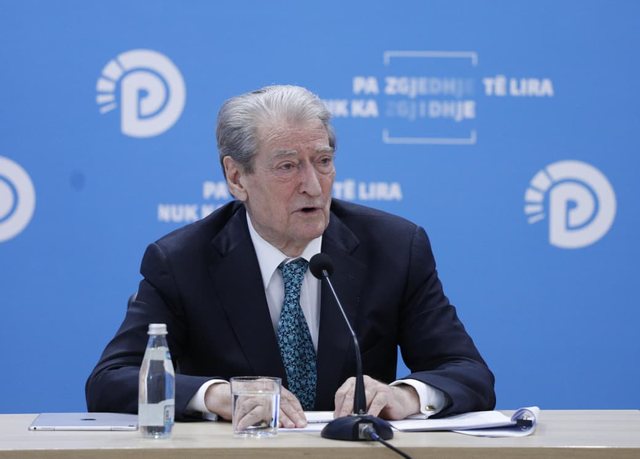 Zgjedhjet p&euml;r kreun e PD/ Berisha: Referendumi, nj&euml; proces shembullor